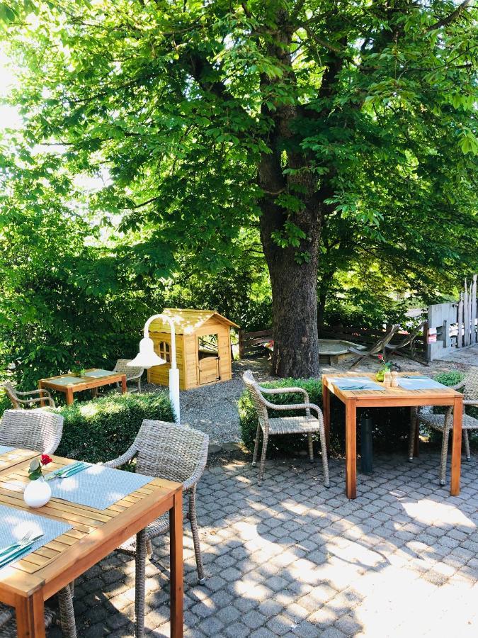 Hotel & Restaurant Gruener Baum Merzhausen Buitenkant foto